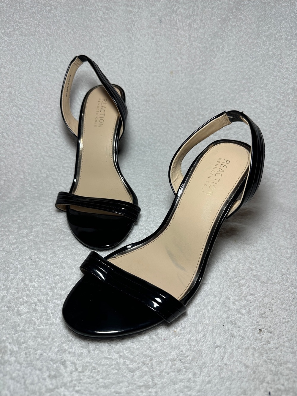 Kenneth Cole Reaction black patent slingback stiletto heels US 7
